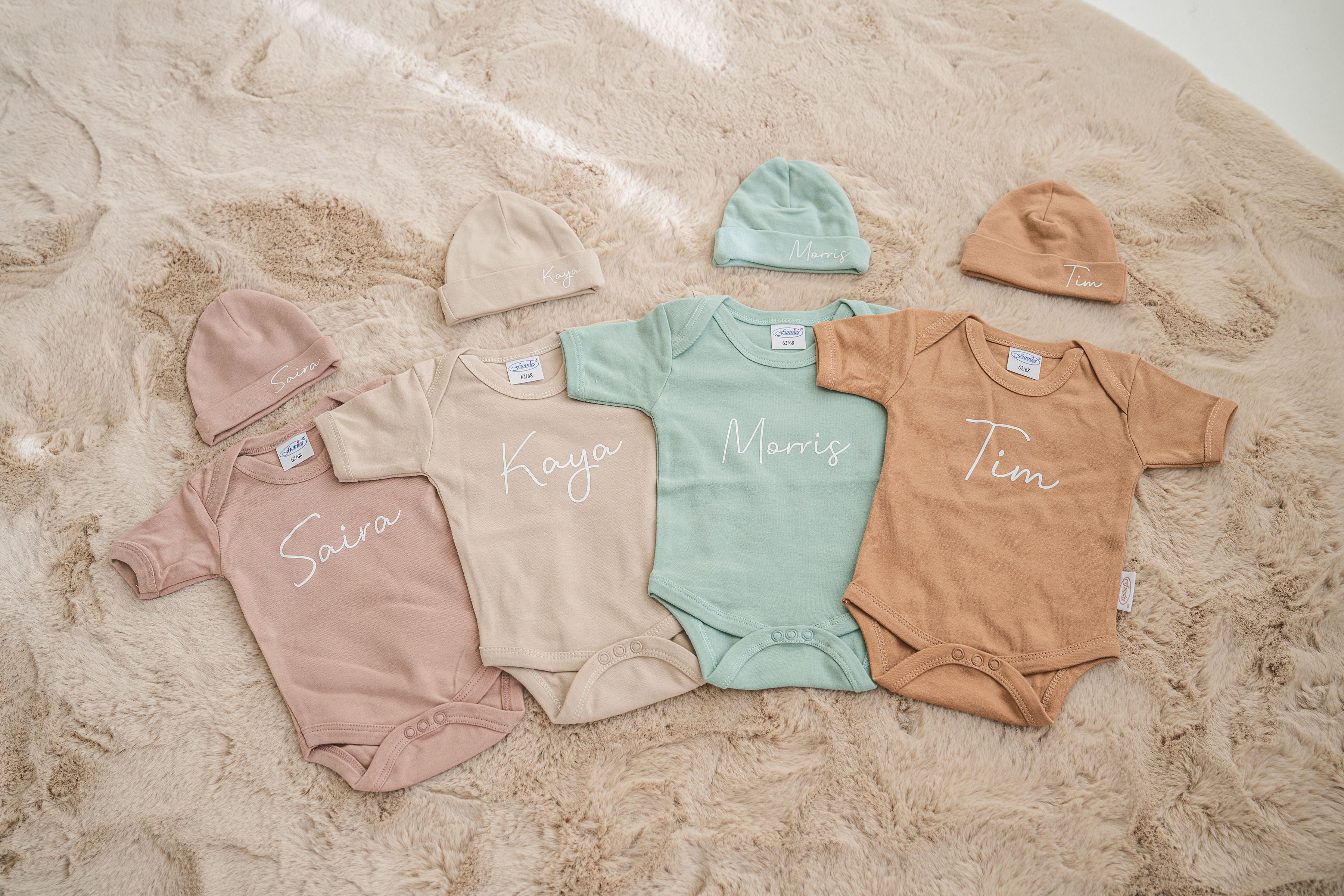 baby kleding baby cadeau baby cadeau versturen kraamcadeau met naam rompers met naam muts met naam