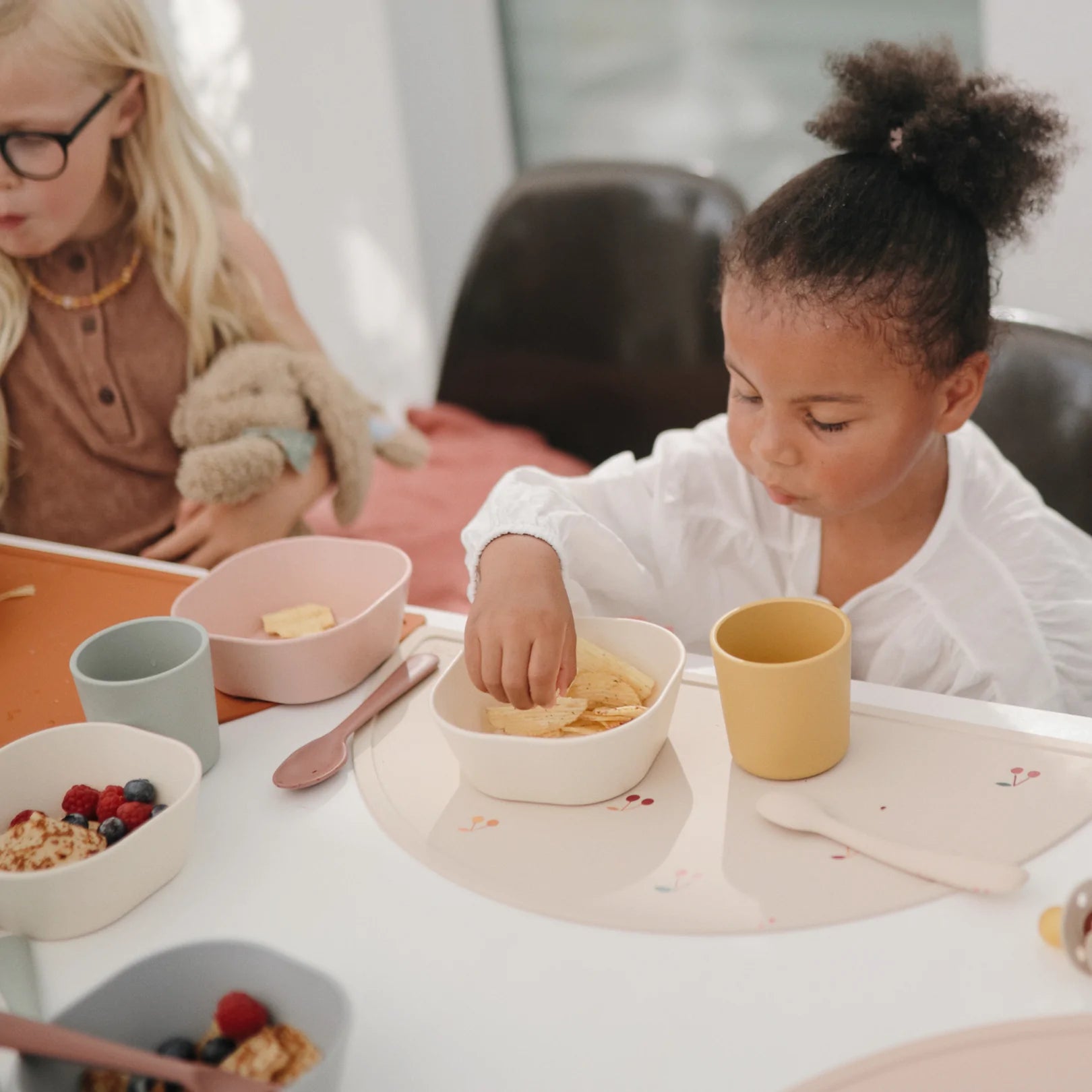 Mushie Kinderservies Kom vierkant - 1 stuk