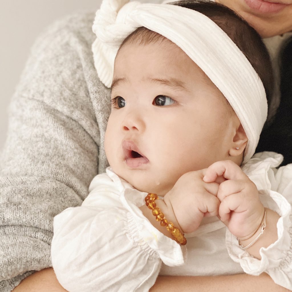 mayli_jewelry_amberkleurige_baby_armband_cognac_www.solief.nl