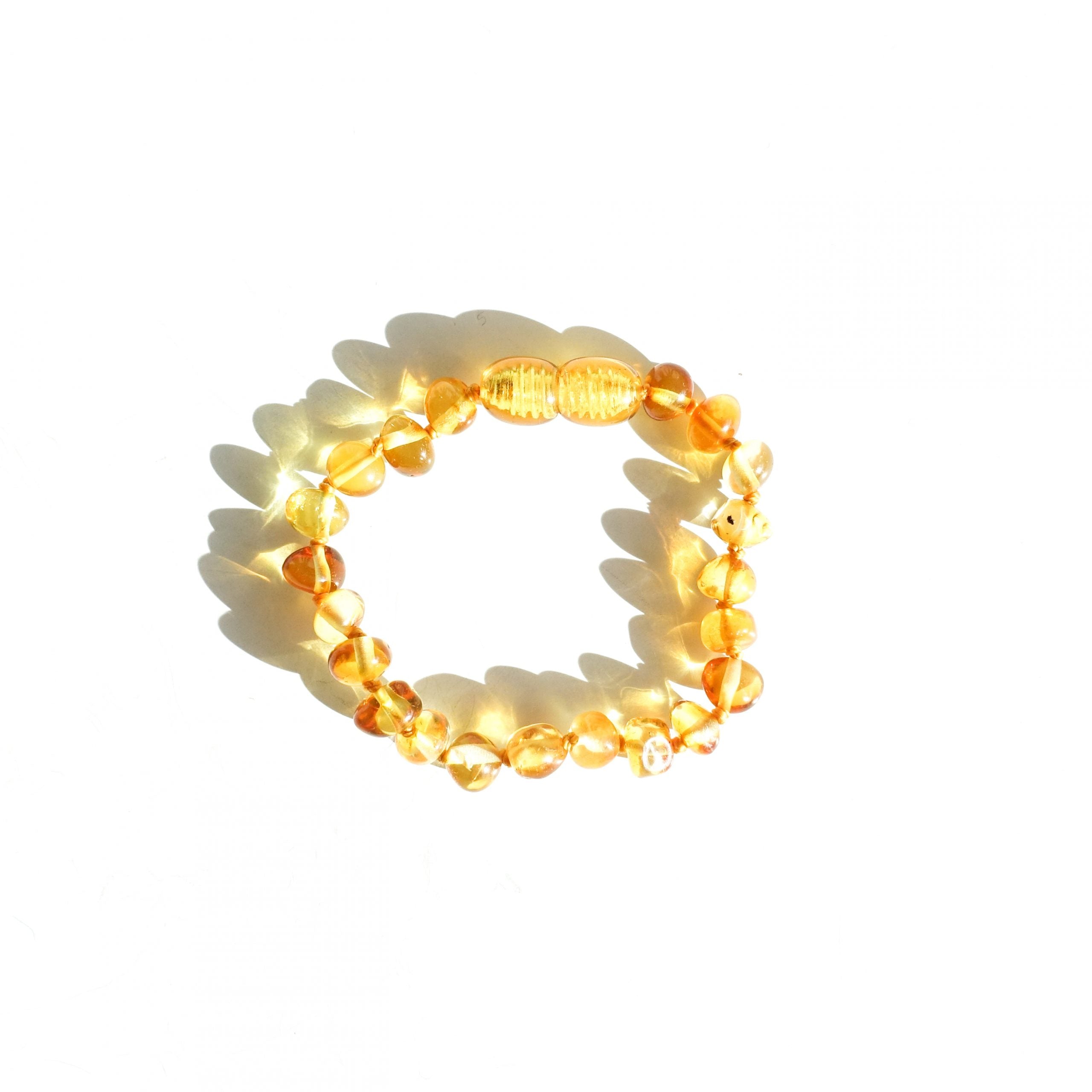    mayli_jewelry_amberkleurige_baby_armband_honey_www.solief.nl